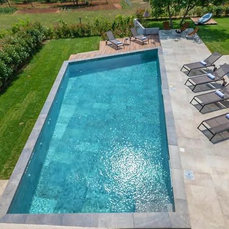 Luxury Beachside With A Pool And A Sea View