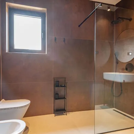 Luxury Beachside With A Pool And A Sea View Villa