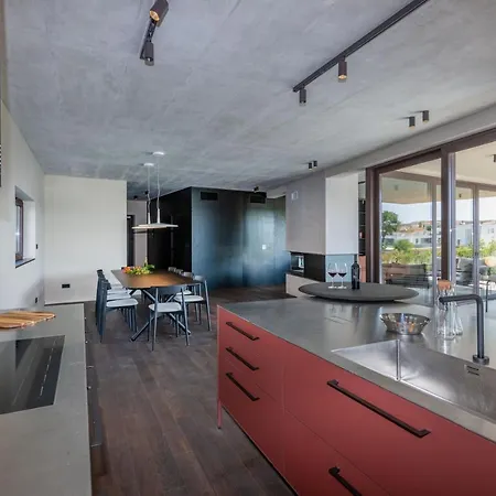 Luxury Beachside With A Pool And A Sea View Villa