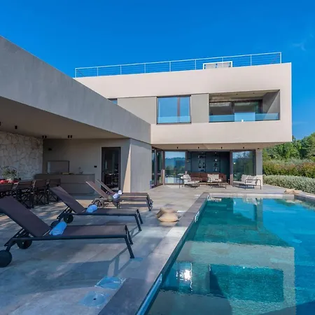 Luxury Beachside With A Pool And A Sea View