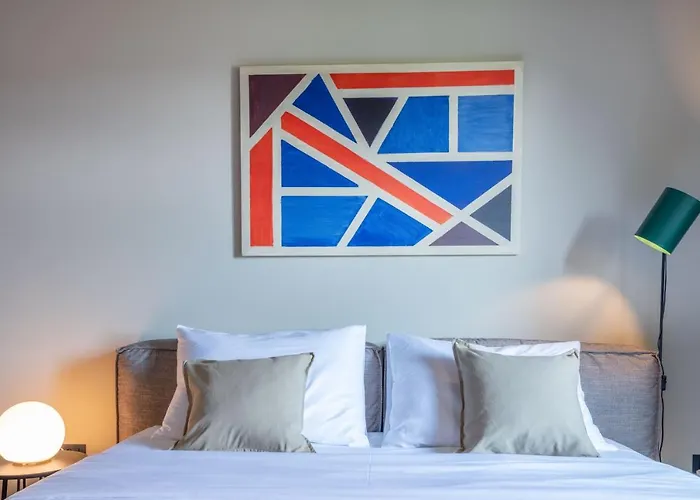 Luxury Beachside With A Pool And A Sea View