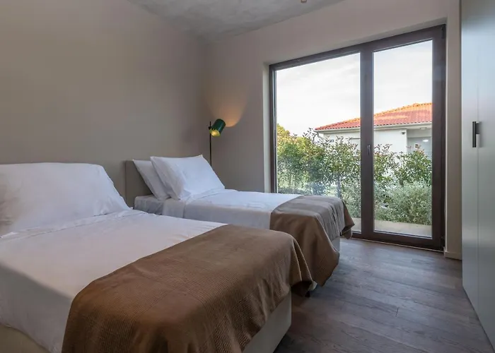 Luxury Beachside With A Pool And A Sea View * Banjole