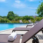 Vila Luxury Beachside With A Pool And A Sea View Banjole