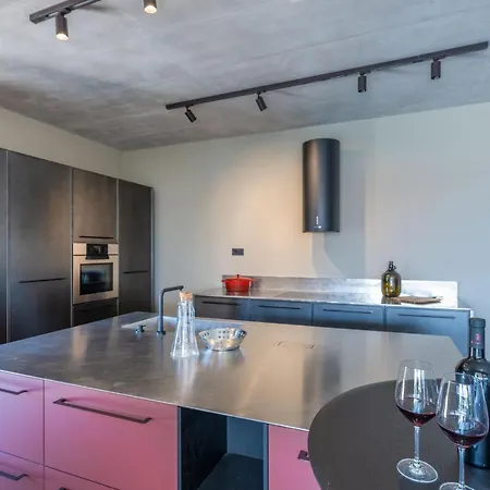 וילה Luxury Beachside With A Pool And A Sea View