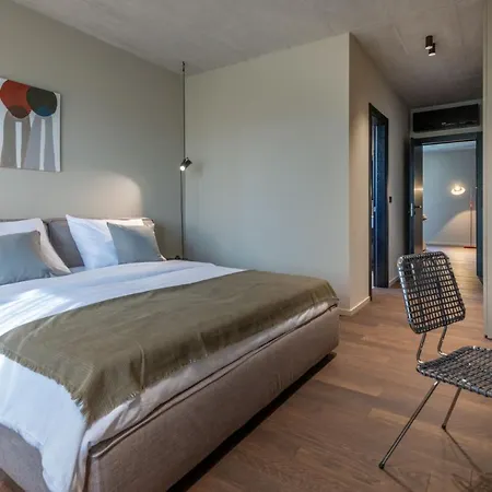 Luxury Beachside With A Pool And A Sea View ヴィラ