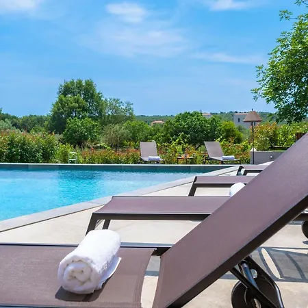 וילה Luxury Beachside With A Pool And A Sea View באניולה