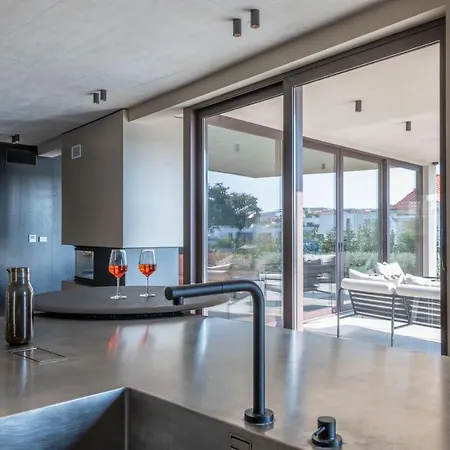 וילה Luxury Beachside With A Pool And A Sea View באניולה