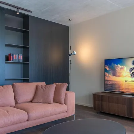 Luxury Beachside With A Pool And A Sea View באניולה