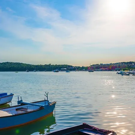 Luxury Beachside With A Pool And A Sea View *