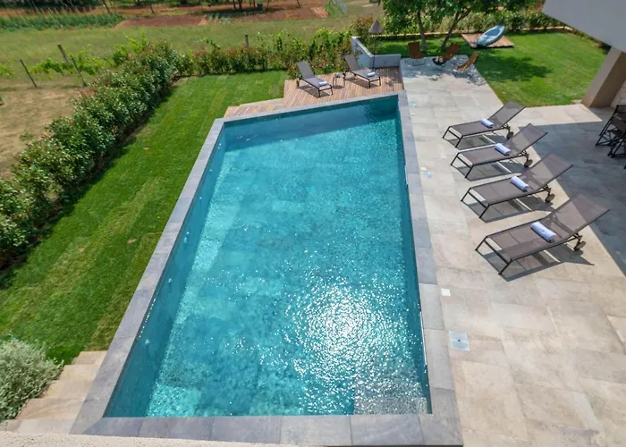 Luxury Beachside With A Pool And A Sea View